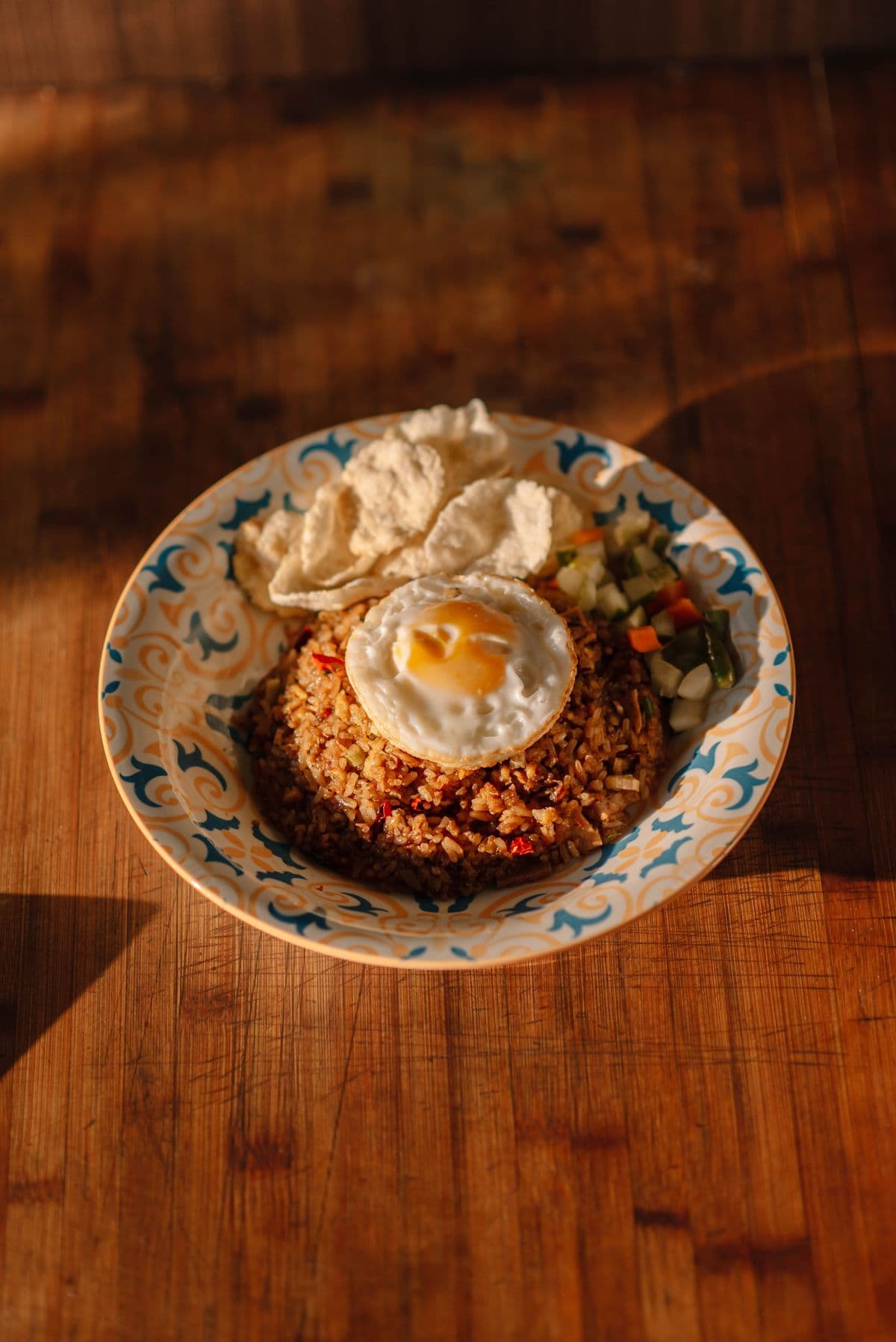 Ilustrasi nasi goreng dengan telur